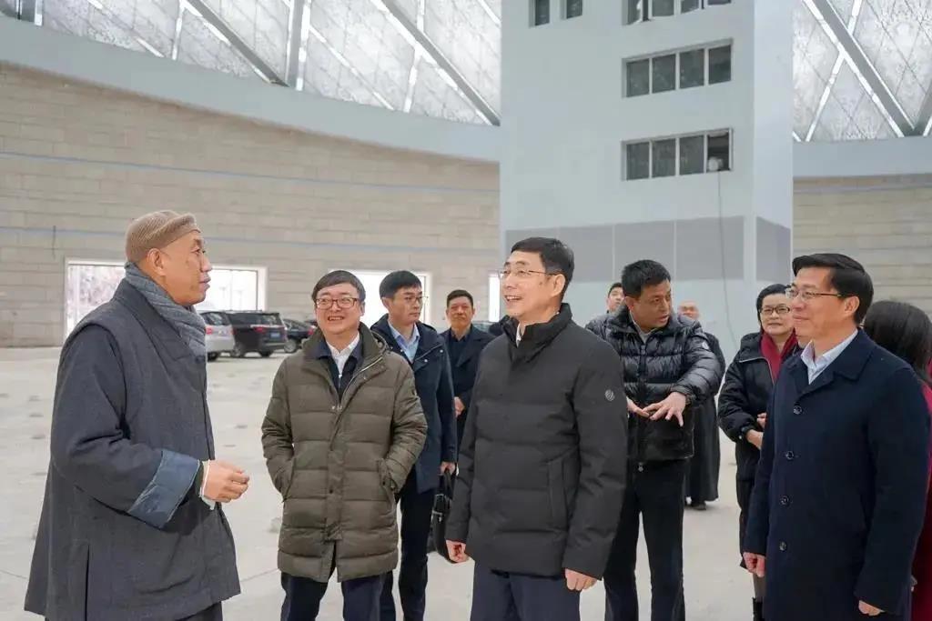 2022年2月9日，宁波市政协主席徐宇宁来到雪窦寺走访宗教界代表人士。.jpg